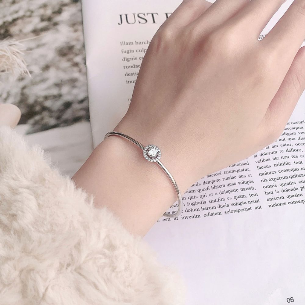 Photo of silver moissanite bracelet